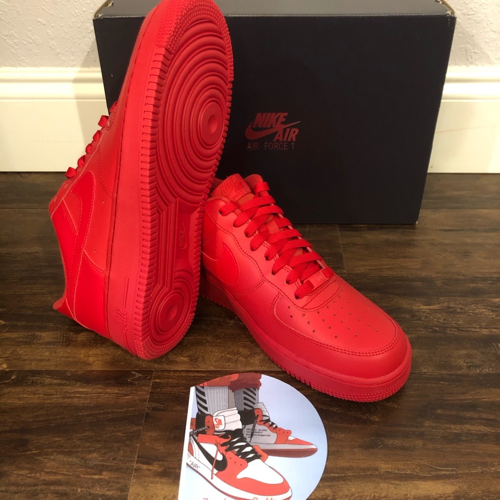 Nike Air Force 1 07 LV8 triple red new